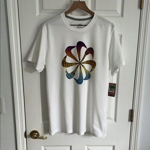 NWT Men’s Nike Sportswear Air Max Pinwheel tee size XL